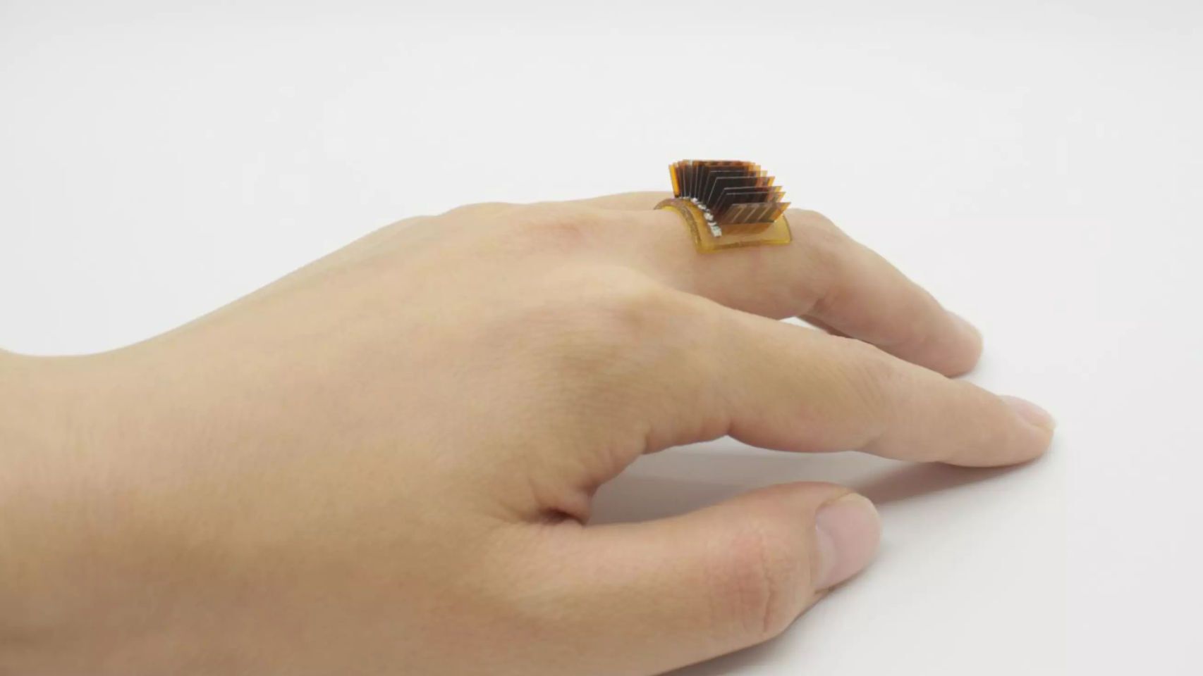 El anillo termoeléctrico que puede generar energía del cuerpo