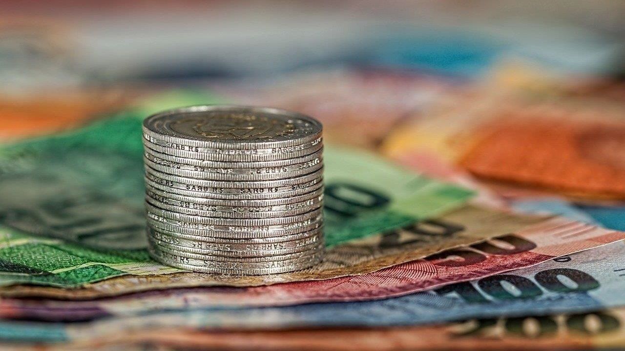 Imagen de billetes y monedas.