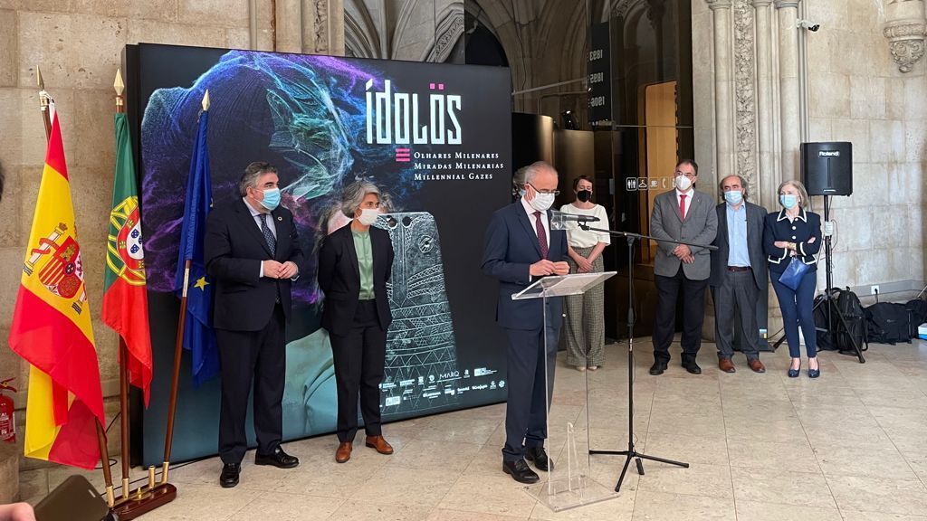 El director gerente del Marq Josep Albert Cortés en la presentación de 'Ídolos', junto a Uribes, Soler y Bueno.