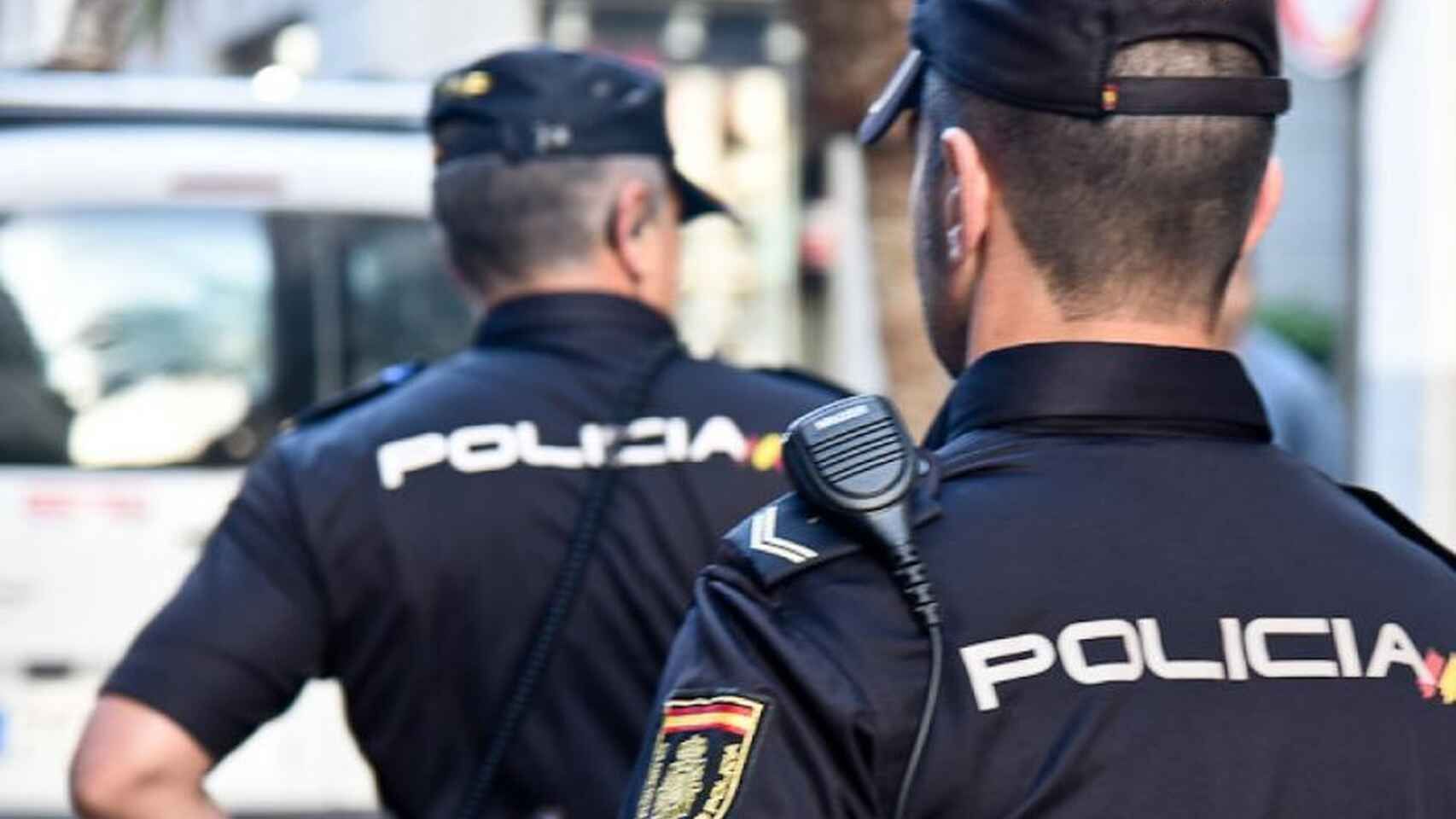 Dos agentes de la Policía Nacional, en imagen de archivo.