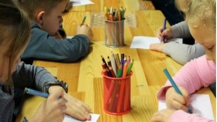 Alumnado de educación infantil en una aula de un centro educativo.