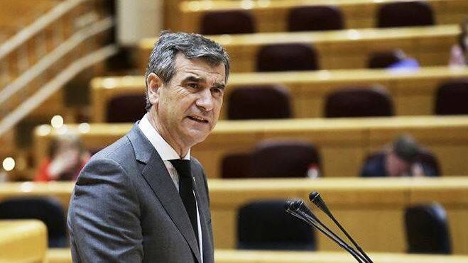 Antonio Román en el Senado