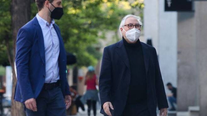 Manuel Castells a su llegada al Hotel Princesa Plaza (Foto: Europa Press)