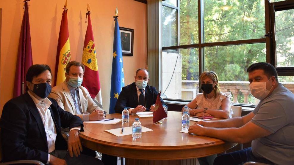 Primera reunión de Emilio Sáez como alcalde de Albaceete