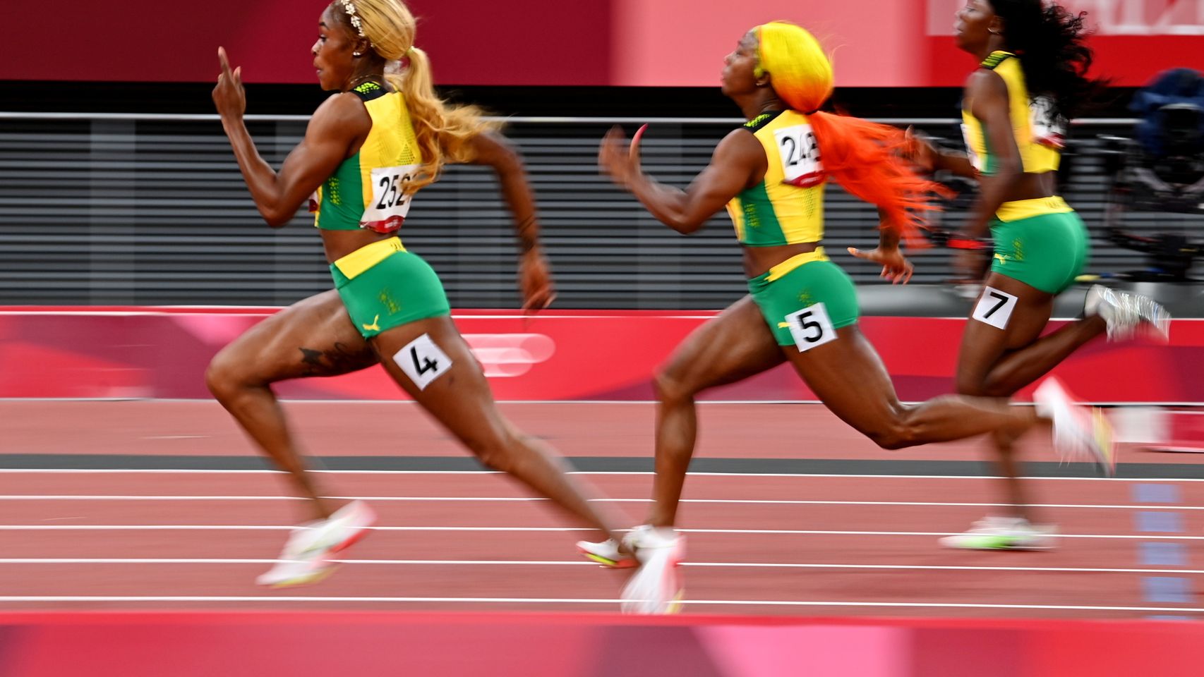 Las atletas Shelly-Ann Fraser-Pryce, Elaine Thompson-Herah y Shericka Jackson.