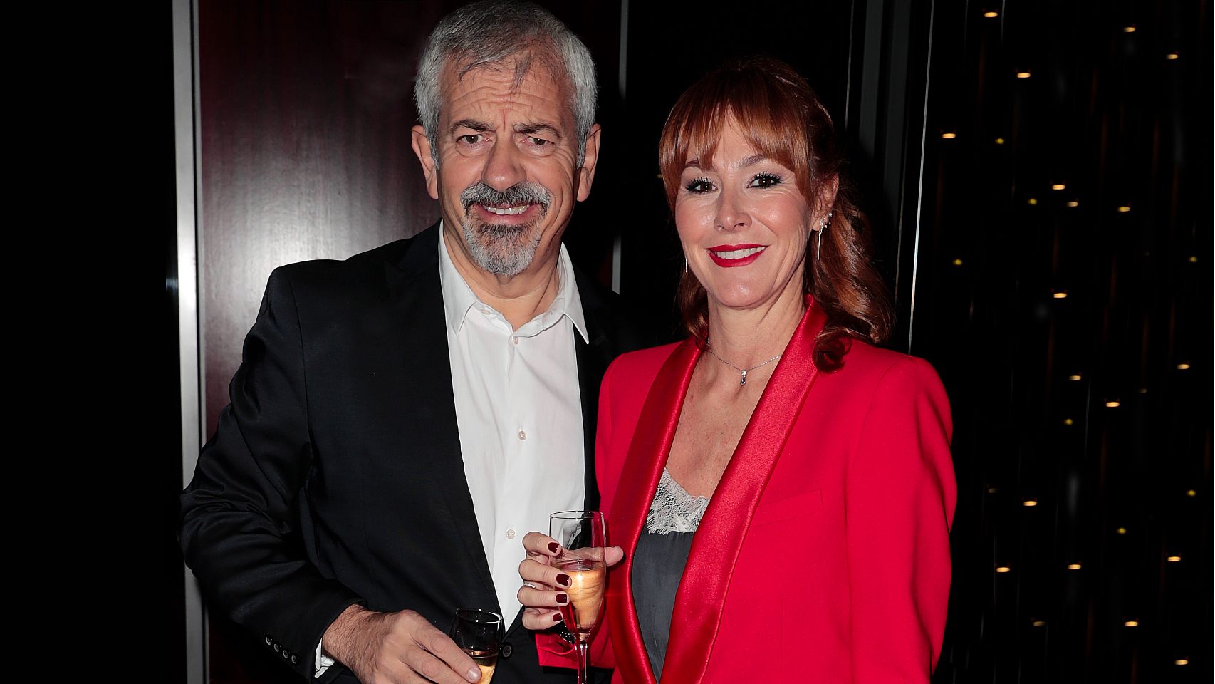 Carlos Sobera celebra su 61 cumpleaños junto a su mujer.