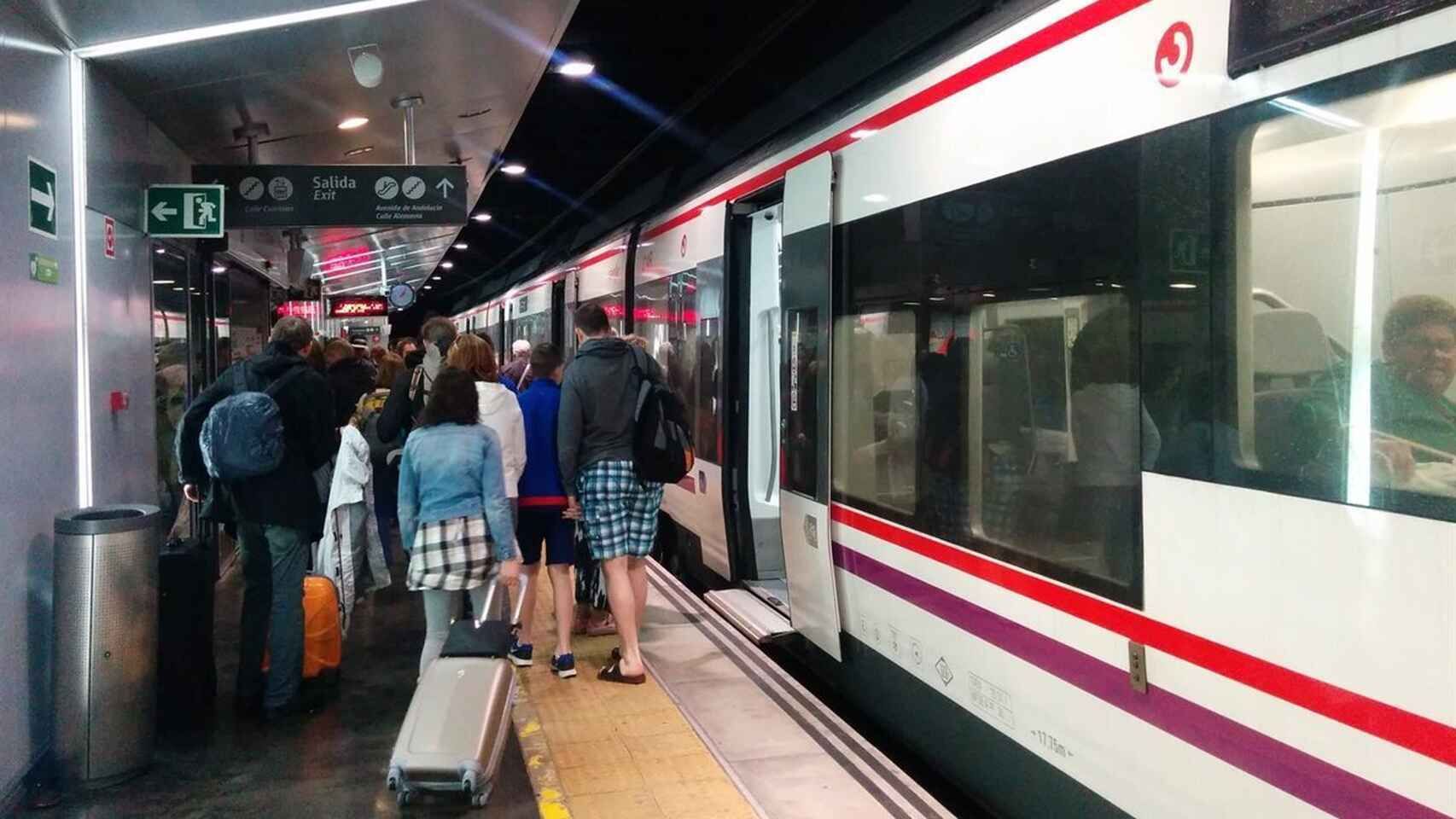 Un tren de Cercanías en Málaga.