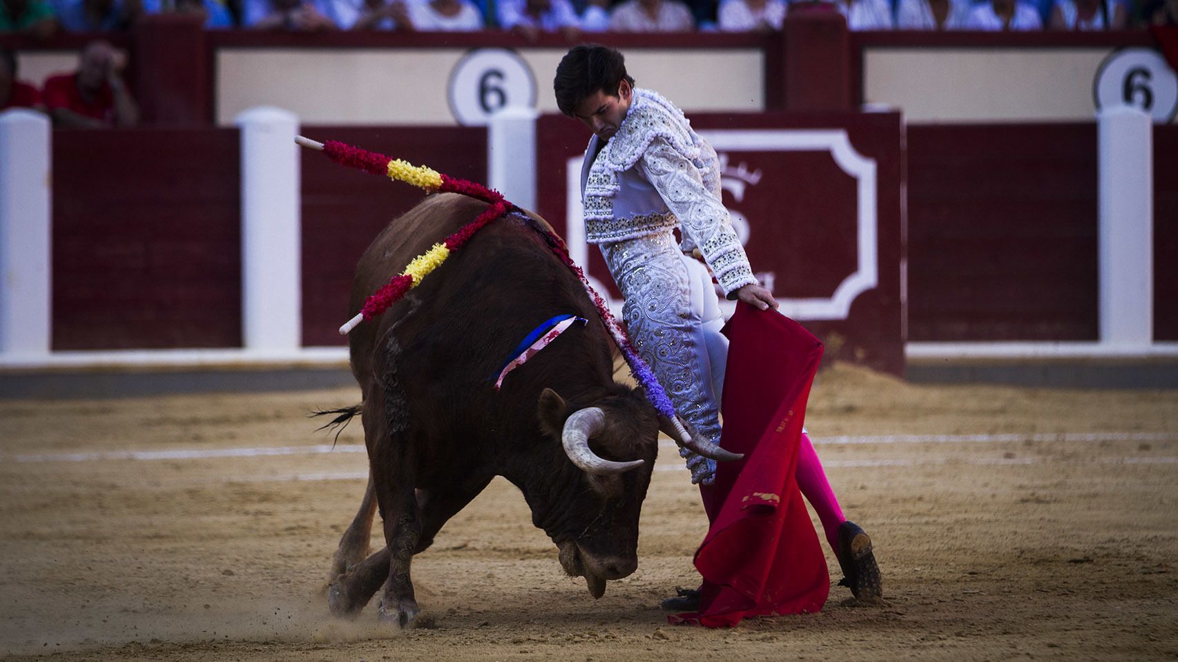 Garrido remata un cambio de mano al buen saltón, que desorejó. Pablo Cobos