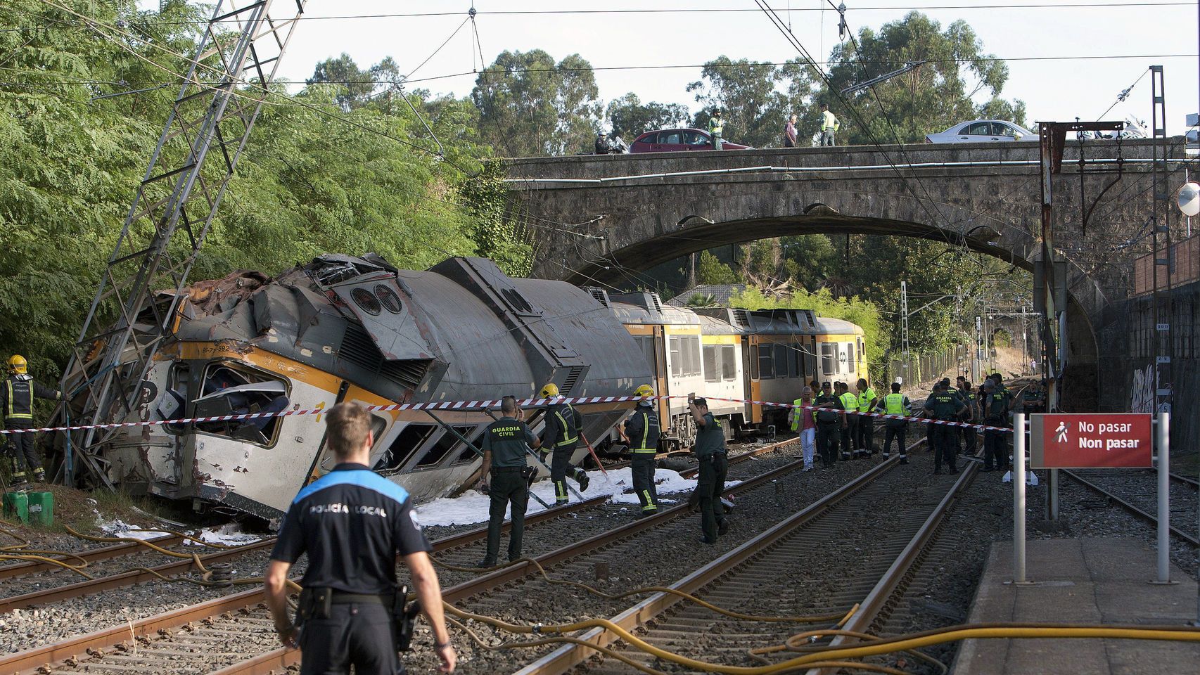 El tren de Porriño recorrió 140 metros antes de empotrarse contra un poste.