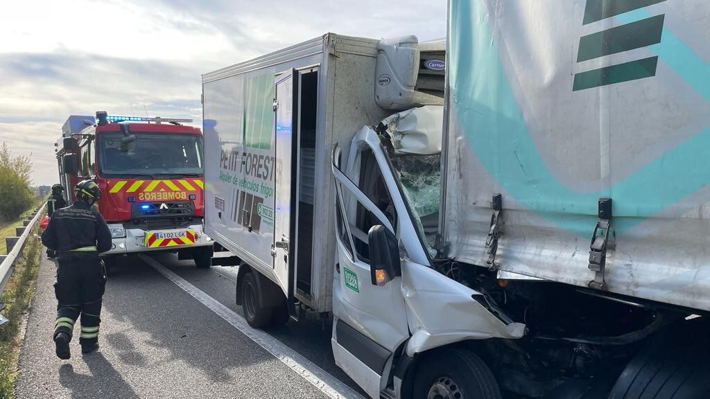 Imagen de las retenciones tras el accidente