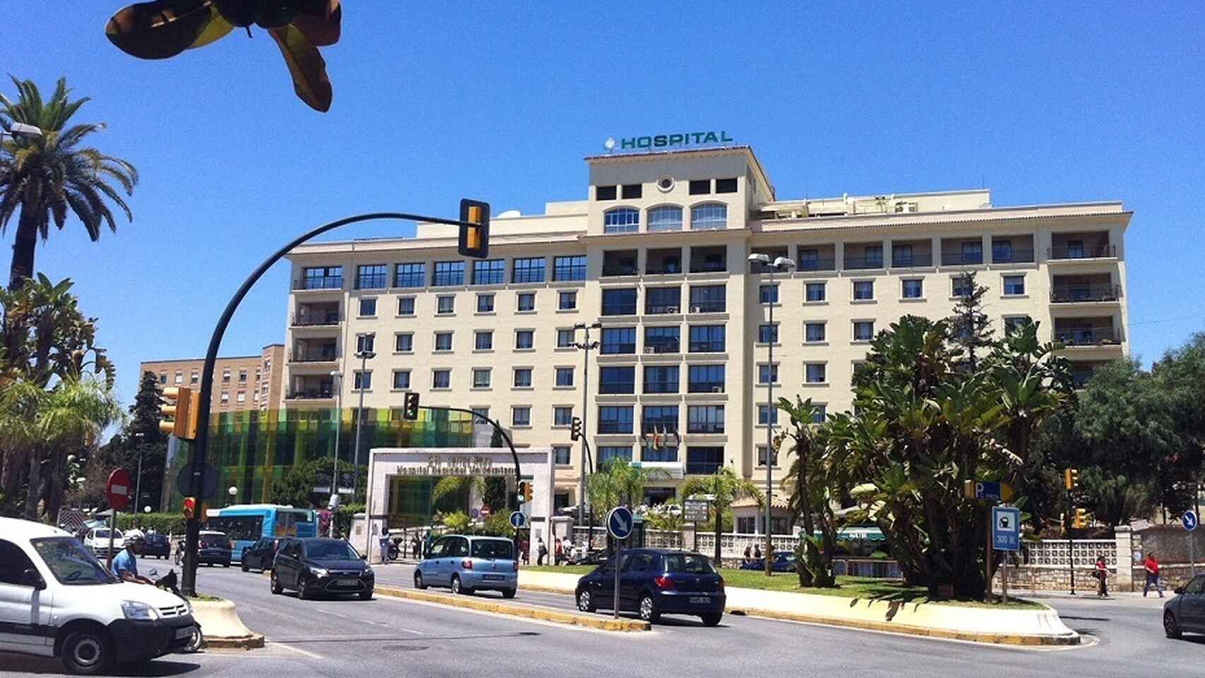 Fachada del Hospital Regional de Málaga.