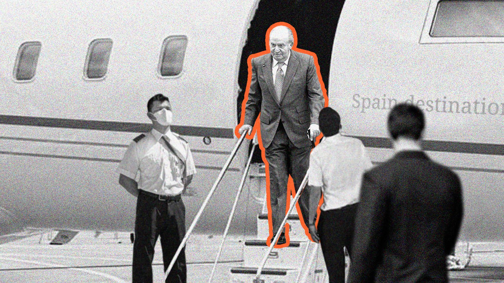 El rey emérito Juan Carlos I desciende del avión.