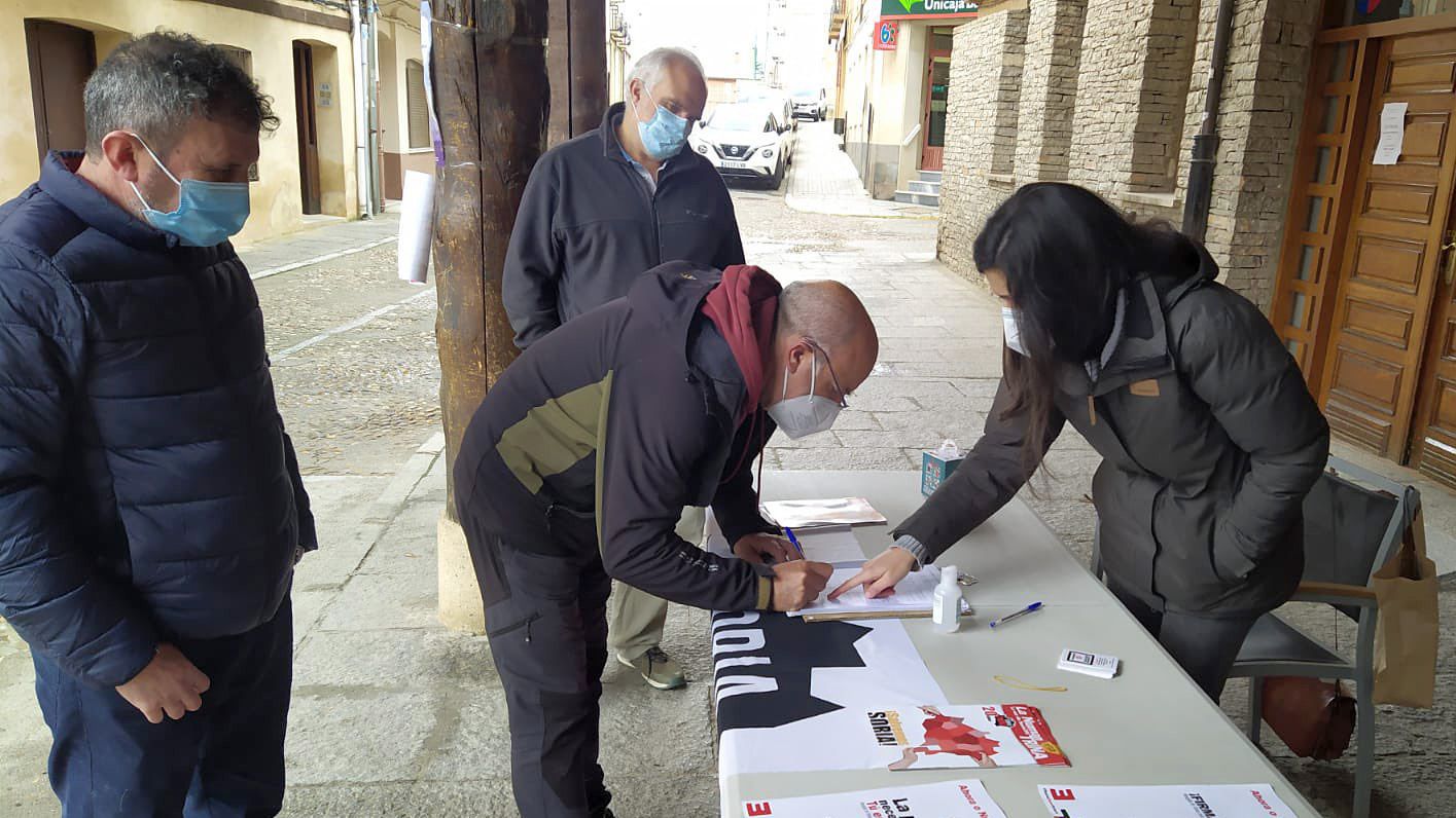 ICAL . Mesas de firmas de Soria ¡Ya! para consiguir avales y presentarse como agrupación de electores en las elecciones del 13 de febrero