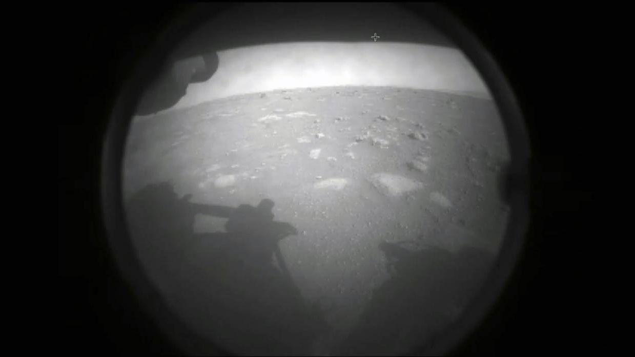 Primera foto de Perseverance captada desde la superficie de Marte. / NASA