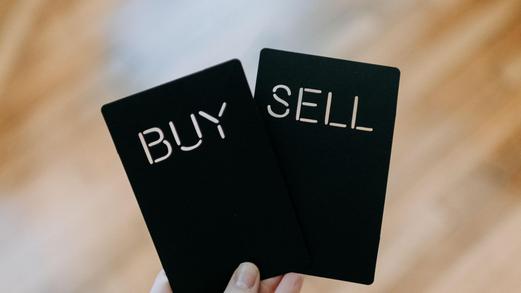 Dos tarjetas de comprar y vender.