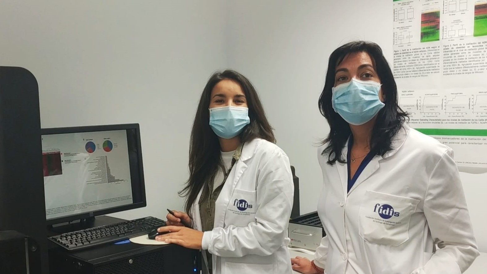 Ana B. Crujeiras (derecha) y Andrea G. Izquierdo, autoras principales de la investigación