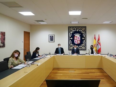 Carlos Pollán preside la primera reunión de la Mesa de las Cortes como presidente