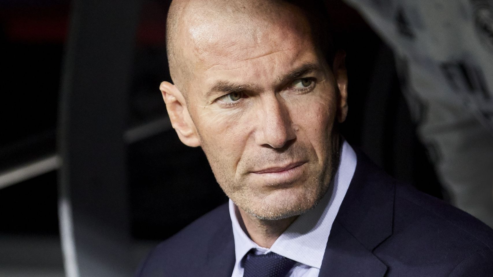 Zinedine Zidane en el banquillo del Alfredo Di Stéfano durante su etapa en el Real Madrid