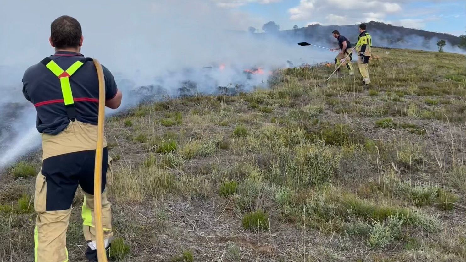 Imagen de los bomberos de Valladolid en la Sierra de la Culebra.
