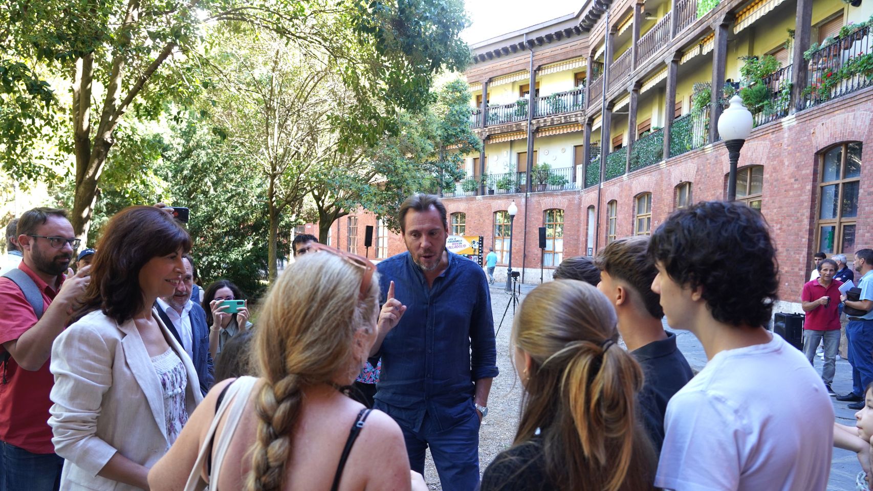 El alcalde de Valladolid, Óscar Puente, en la ruta teatralizada 'Voy a pasármelo bien'