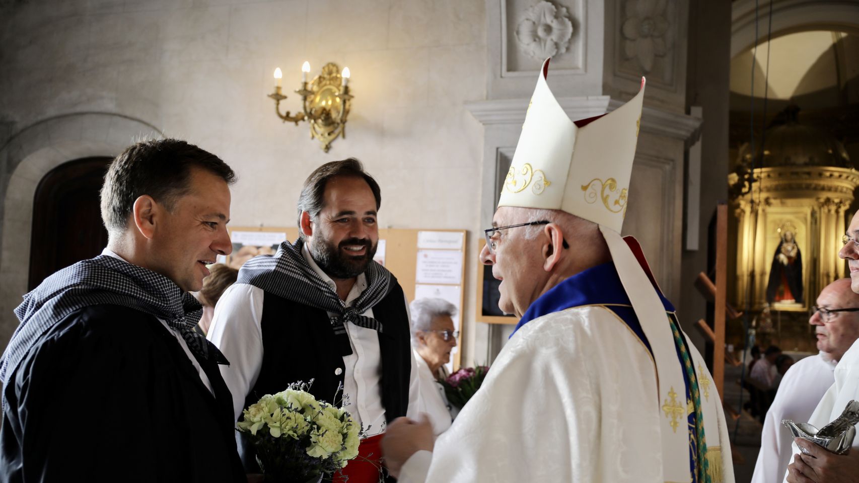 Paco Núñez, en el centro, este domingo en Albacete.